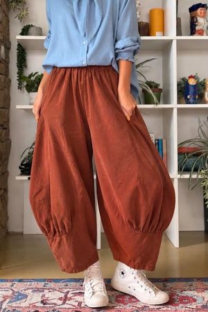 Bateau Needlecord Classic Quirky Tapered Barrel Pant Rust